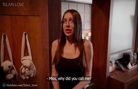 Русская брюнетка извивается под парнем