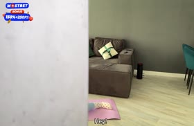 Девочка в лосинах очень эротично качала попку